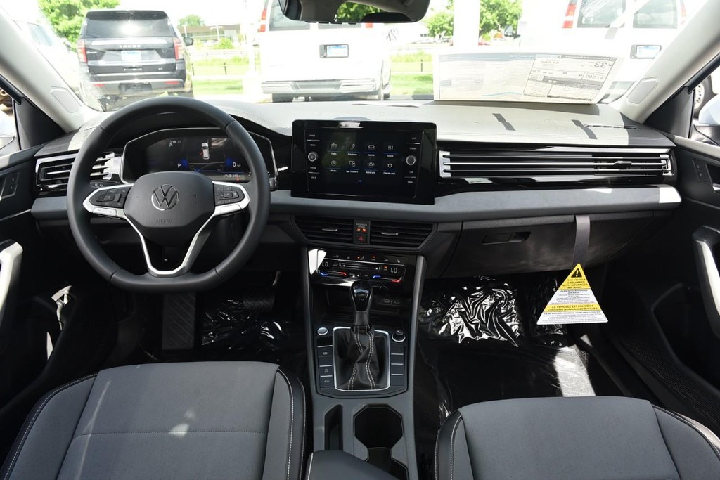 Volkswagen Jetta Vehicle Full-screen Gallery Image 7