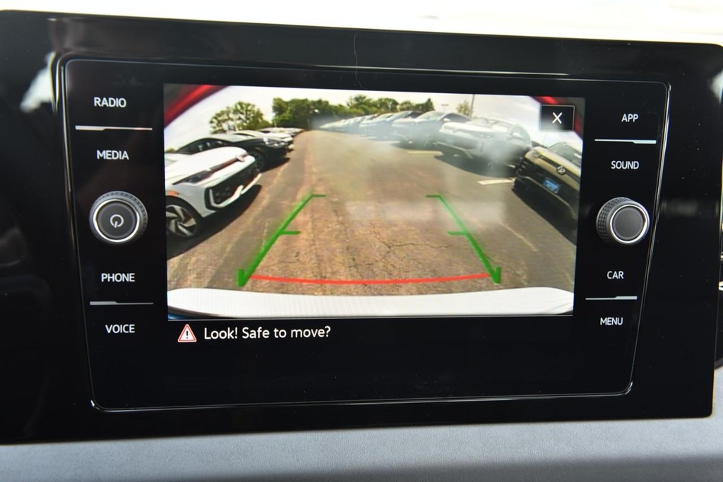 Volkswagen Jetta Vehicle Full-screen Gallery Image 13
