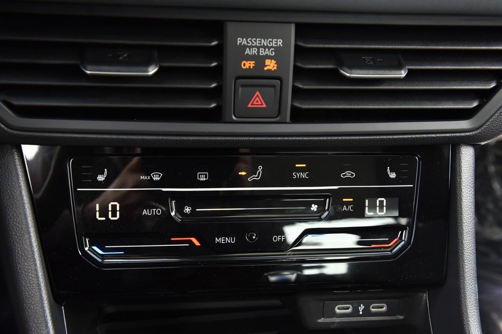 Volkswagen Jetta Vehicle Full-screen Gallery Image 15