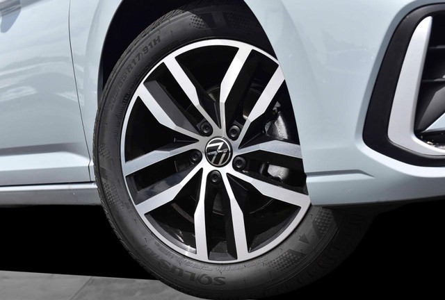 Volkswagen Jetta Vehicle Image 03