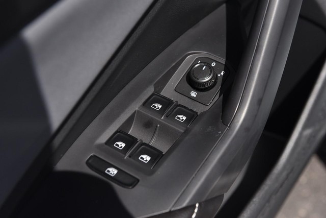Volkswagen Jetta Vehicle Image 08
