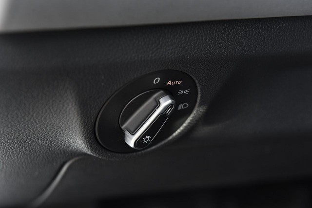 Volkswagen Jetta Vehicle Image 11
