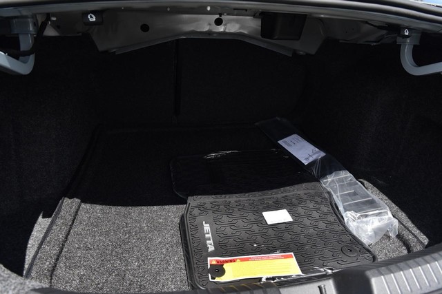 Volkswagen Jetta Vehicle Image 24