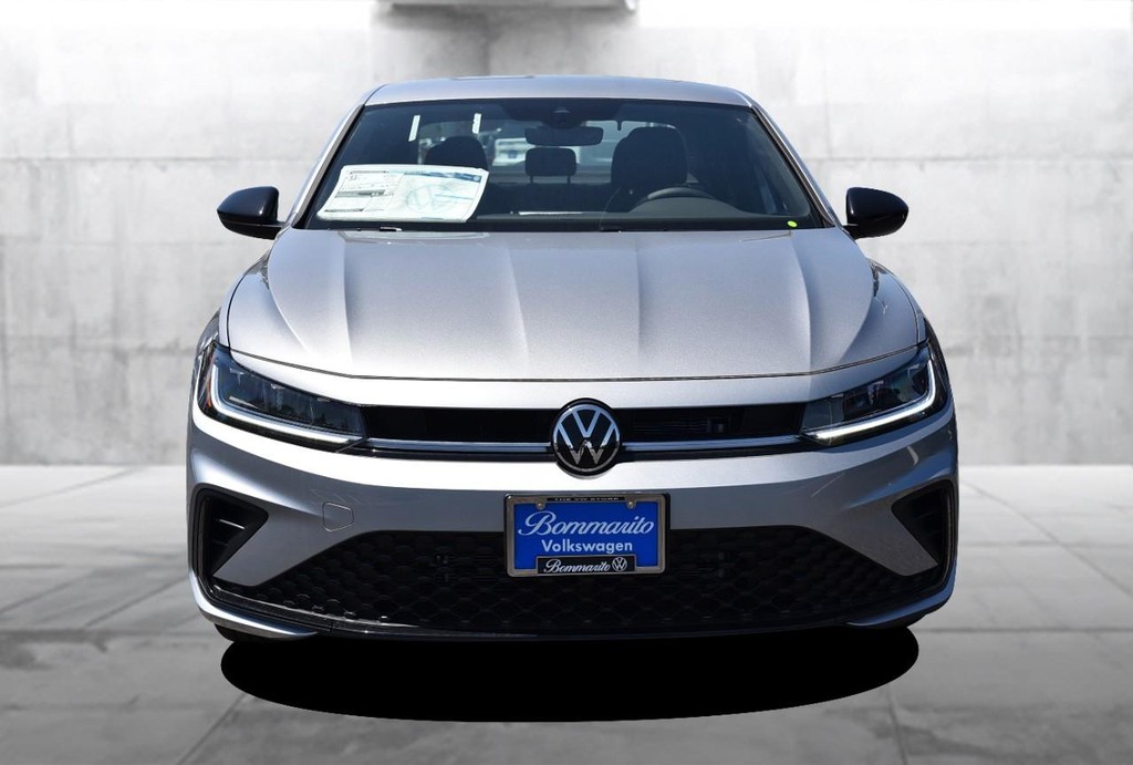 Volkswagen Jetta Vehicle Full-screen Gallery Image 4
