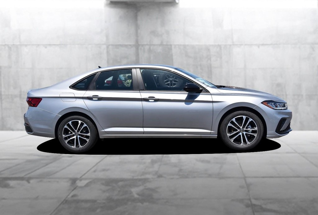 Volkswagen Jetta Vehicle Full-screen Gallery Image 5