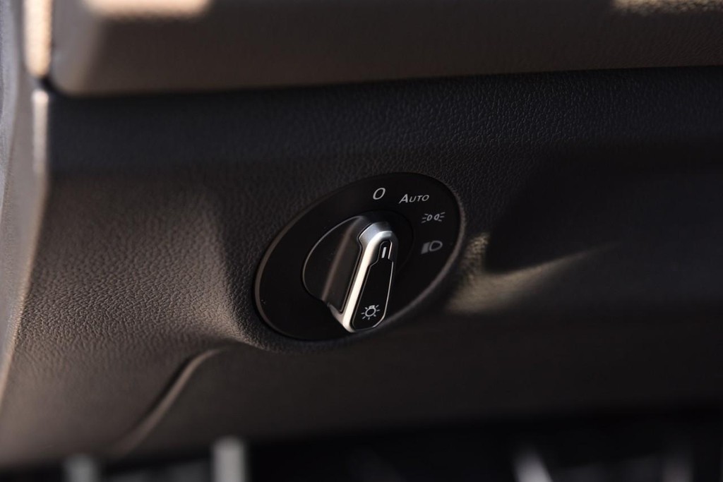 Volkswagen Jetta Vehicle Full-screen Gallery Image 11