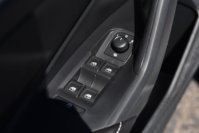 Volkswagen Jetta Vehicle Image 08