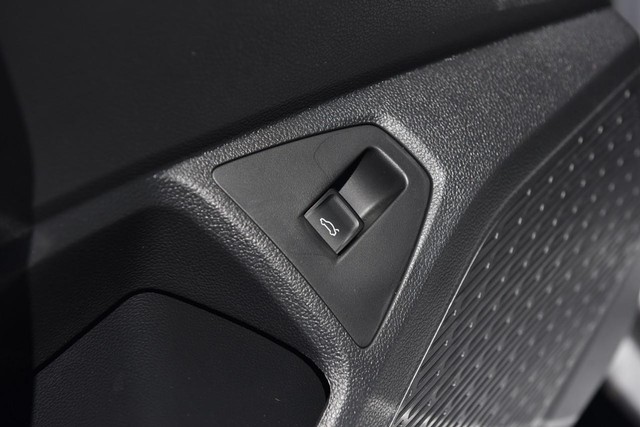 Volkswagen Jetta Vehicle Image 09