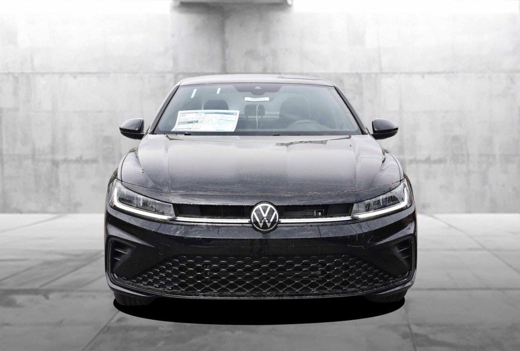 Volkswagen Jetta Vehicle Full-screen Gallery Image 4