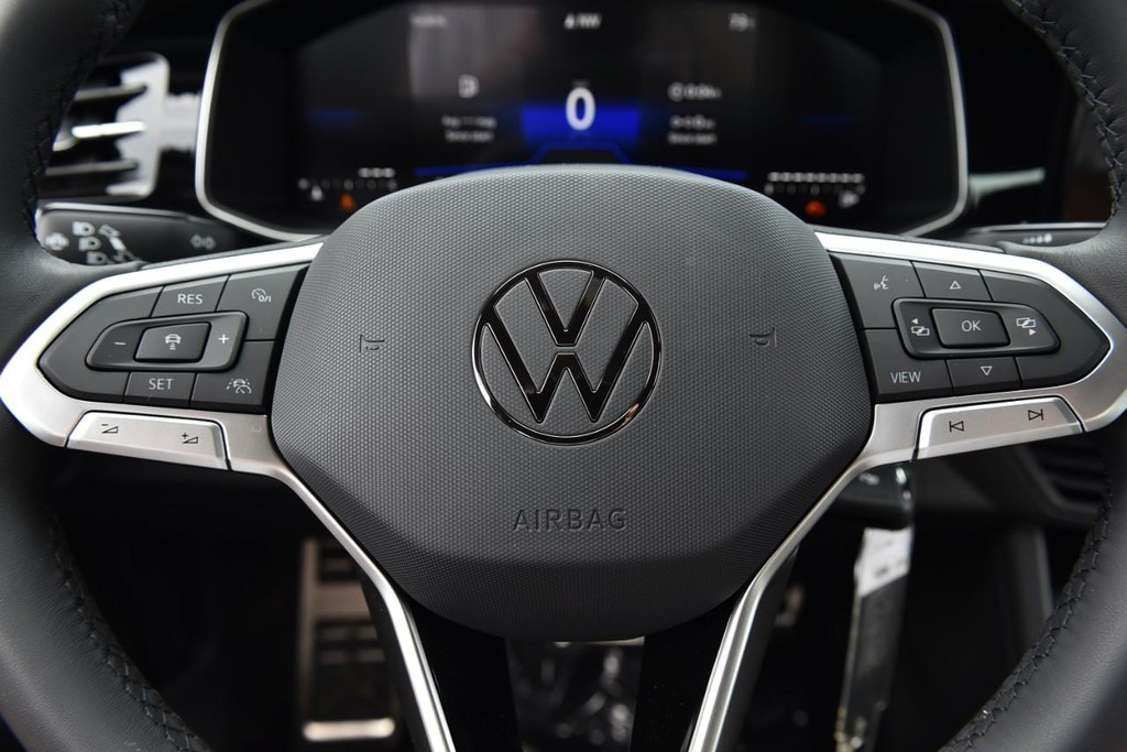 Volkswagen Jetta Vehicle Full-screen Gallery Image 18