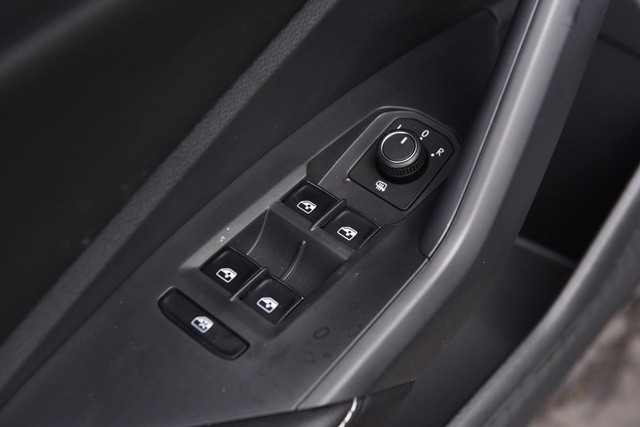 Volkswagen Jetta Vehicle Image 08