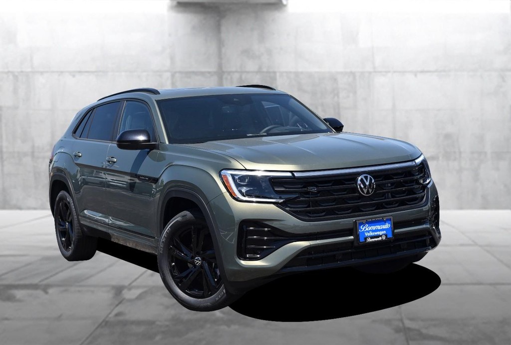 Volkswagen Atlas Cross Sport Vehicle Full-screen Gallery Image 2