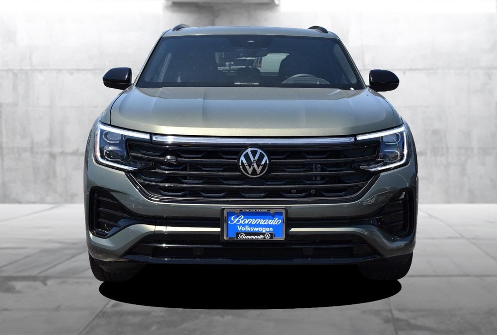Volkswagen Atlas Cross Sport Vehicle Full-screen Gallery Image 4
