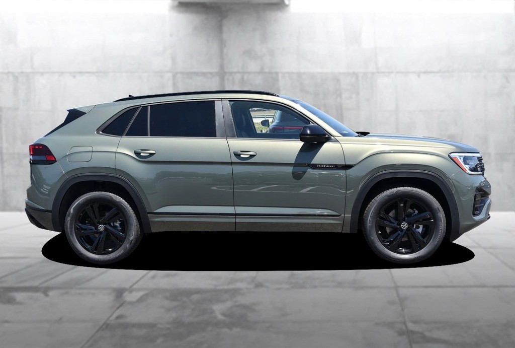 Volkswagen Atlas Cross Sport Vehicle Full-screen Gallery Image 5