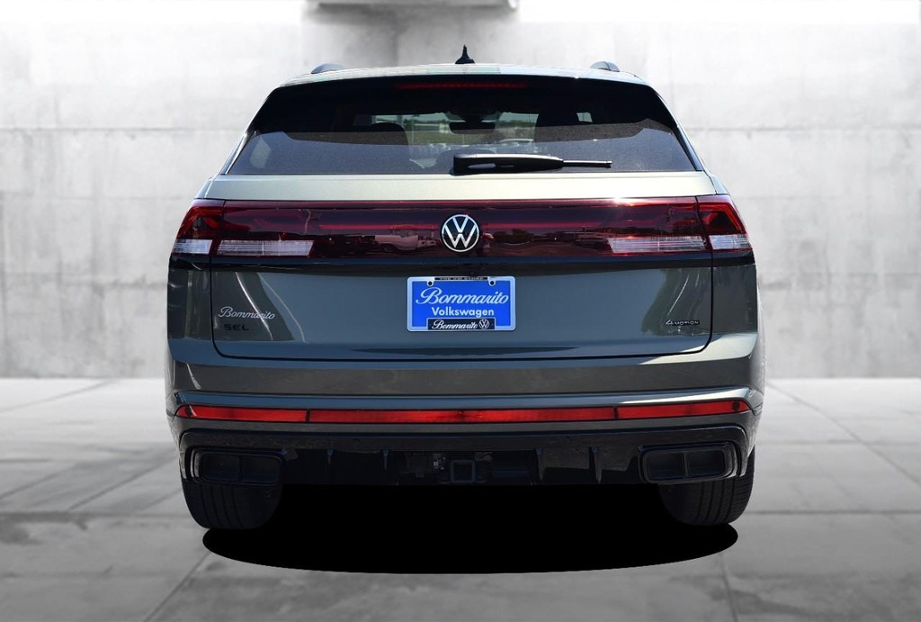 Volkswagen Atlas Cross Sport Vehicle Full-screen Gallery Image 6