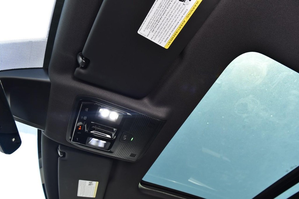 Volkswagen Atlas Cross Sport Vehicle Full-screen Gallery Image 21