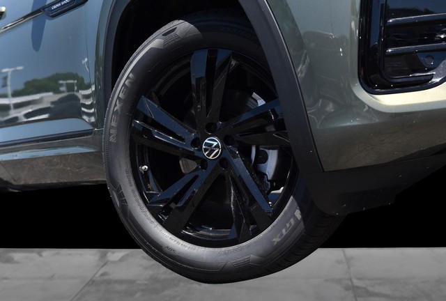 Volkswagen Atlas Cross Sport Vehicle Image 03