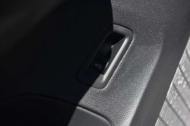 Volkswagen Atlas Cross Sport Vehicle Image 09