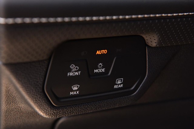 Volkswagen Atlas Cross Sport Vehicle Image 11