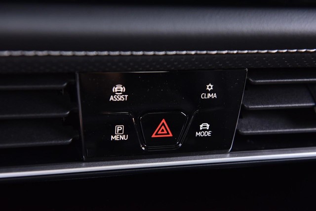 Volkswagen Atlas Cross Sport Vehicle Image 15