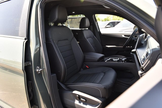 Volkswagen Atlas Cross Sport Vehicle Image 20