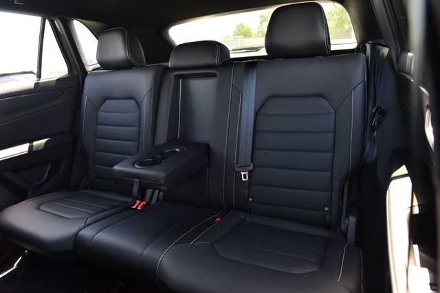 Volkswagen Atlas Cross Sport Vehicle Image 22