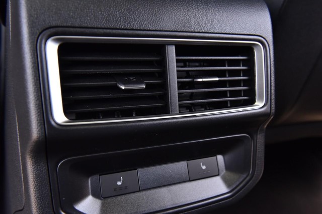 Volkswagen Atlas Cross Sport Vehicle Image 23