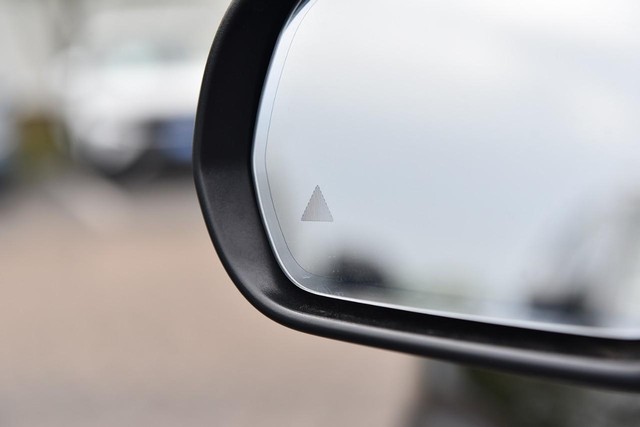Mercedes-Benz GLB Vehicle Image 11