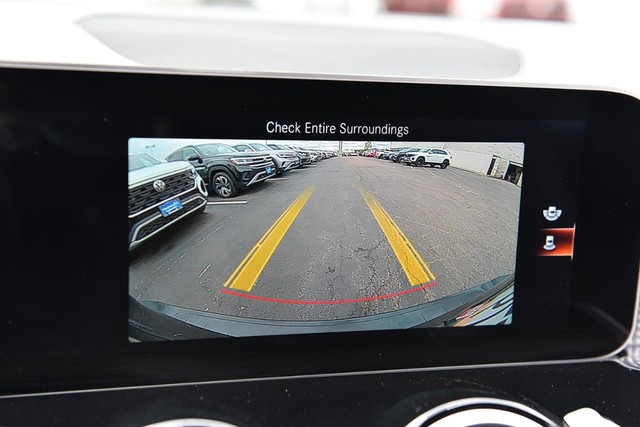 Mercedes-Benz GLB Vehicle Image 14