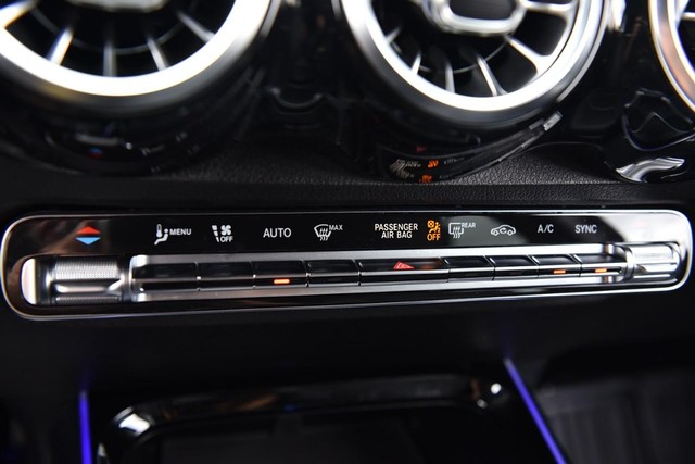 Mercedes-Benz GLB Vehicle Image 16