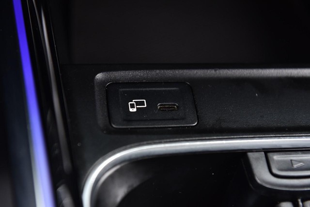 Mercedes-Benz GLB Vehicle Image 17