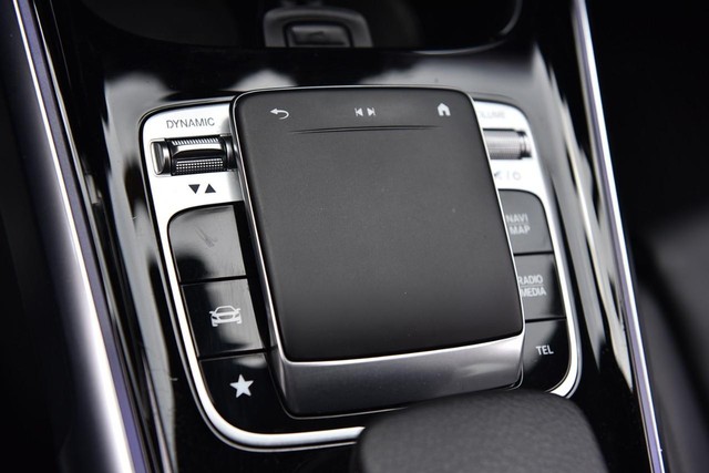 Mercedes-Benz GLB Vehicle Image 18