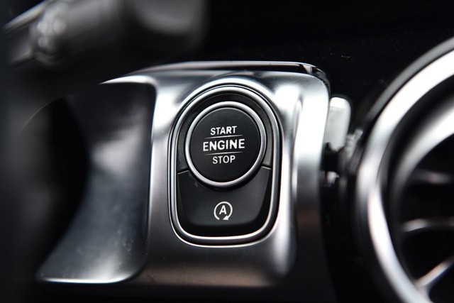Mercedes-Benz GLB Vehicle Image 19