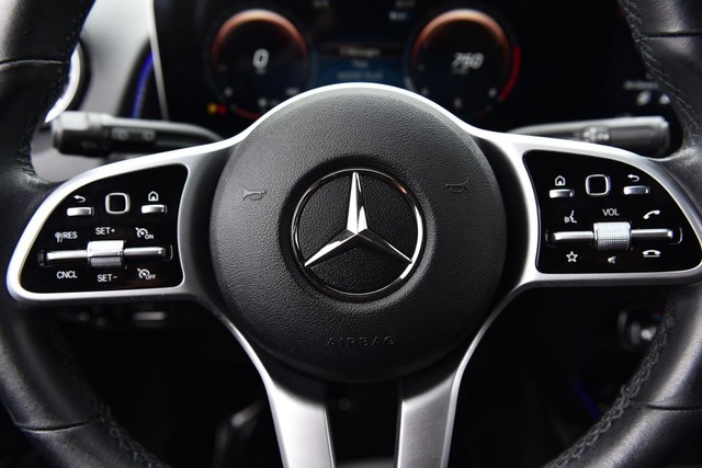 Mercedes-Benz GLB Vehicle Image 20