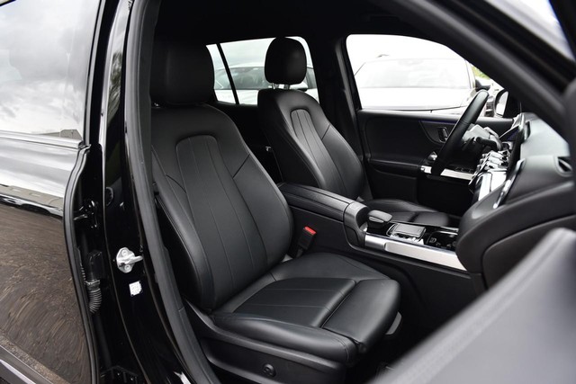 Mercedes-Benz GLB Vehicle Image 22