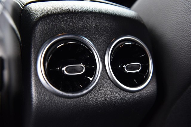 Mercedes-Benz GLB Vehicle Image 24