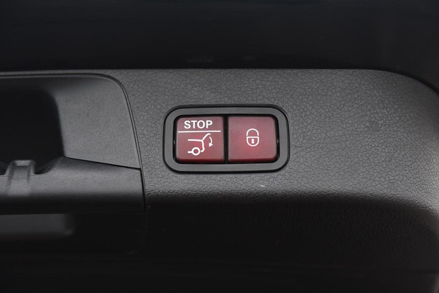 Mercedes-Benz GLB Vehicle Image 26