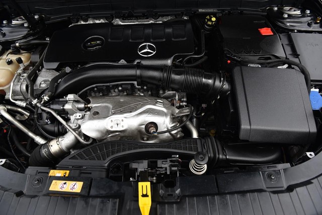 Mercedes-Benz GLB Vehicle Image 27