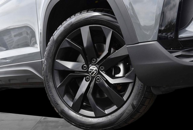 Volkswagen Taos Vehicle Image 03