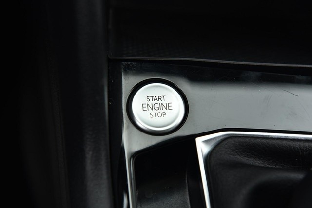 Volkswagen Taos Vehicle Image 17