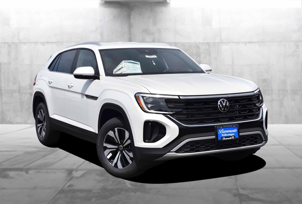 Volkswagen Atlas Cross Sport Vehicle Full-screen Gallery Image 2