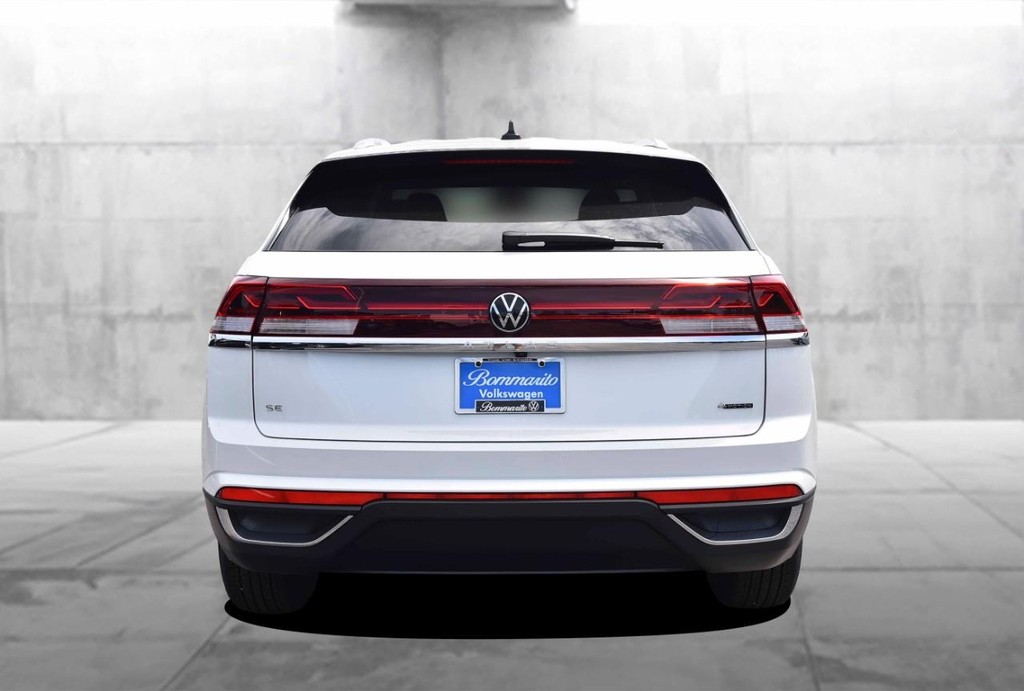 Volkswagen Atlas Cross Sport Vehicle Full-screen Gallery Image 6