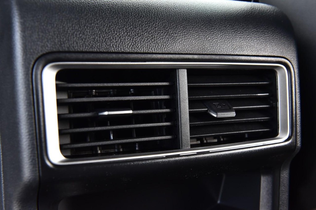 Volkswagen Atlas Cross Sport Vehicle Full-screen Gallery Image 21