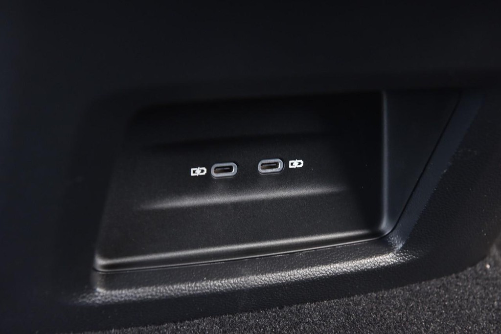Volkswagen Atlas Cross Sport Vehicle Full-screen Gallery Image 22
