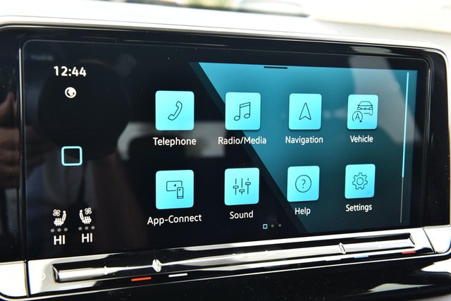 Volkswagen Atlas Cross Sport Vehicle Image 13