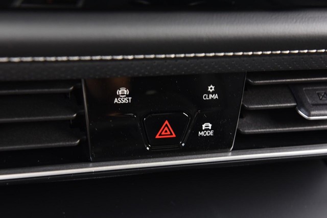 Volkswagen Atlas Cross Sport Vehicle Image 14