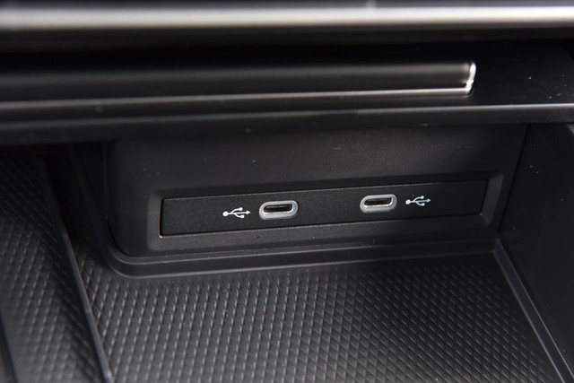 Volkswagen Atlas Cross Sport Vehicle Image 15