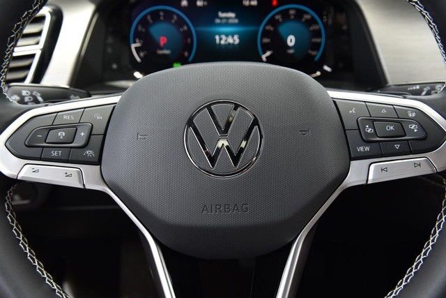 Volkswagen Atlas Cross Sport Vehicle Image 17