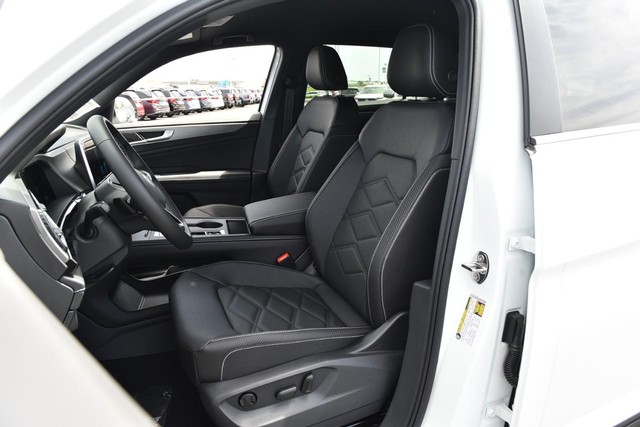 Volkswagen Atlas Cross Sport Vehicle Image 18