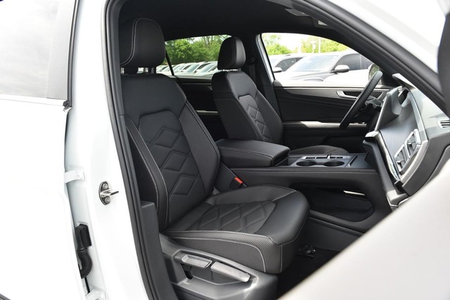 Volkswagen Atlas Cross Sport Vehicle Image 19